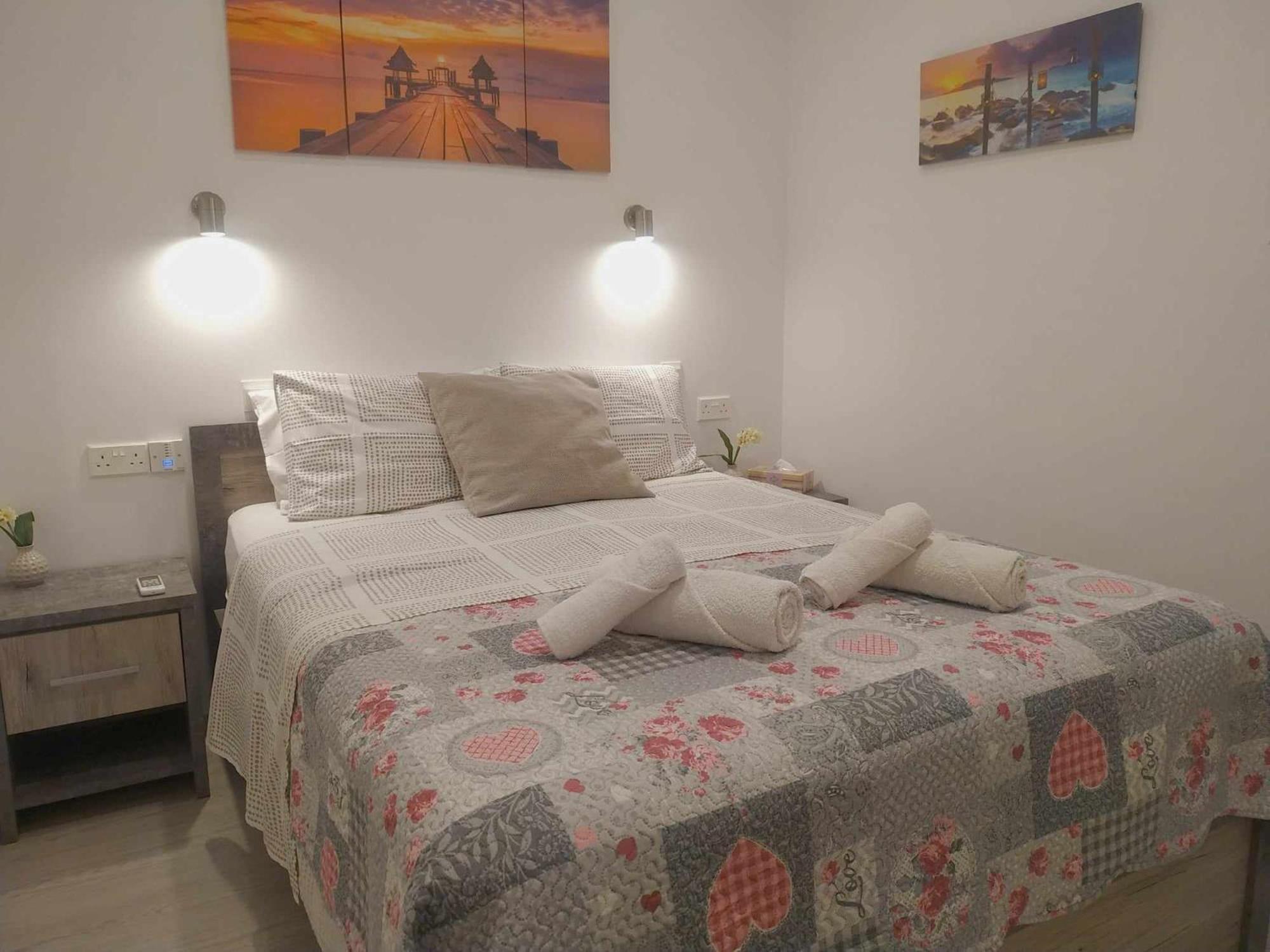 Appartement Charming Holiday Retreat Kato Paphos Apt 400M To The Beach Extérieur photo